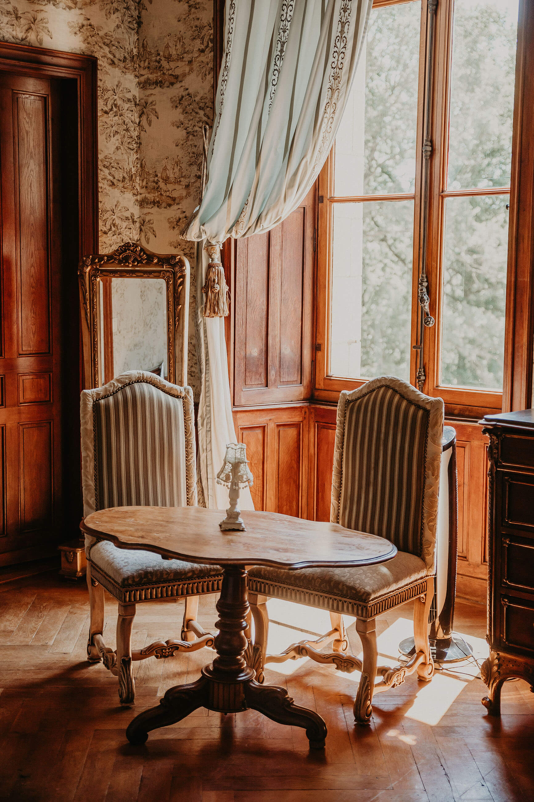chateau-challain-castle-room