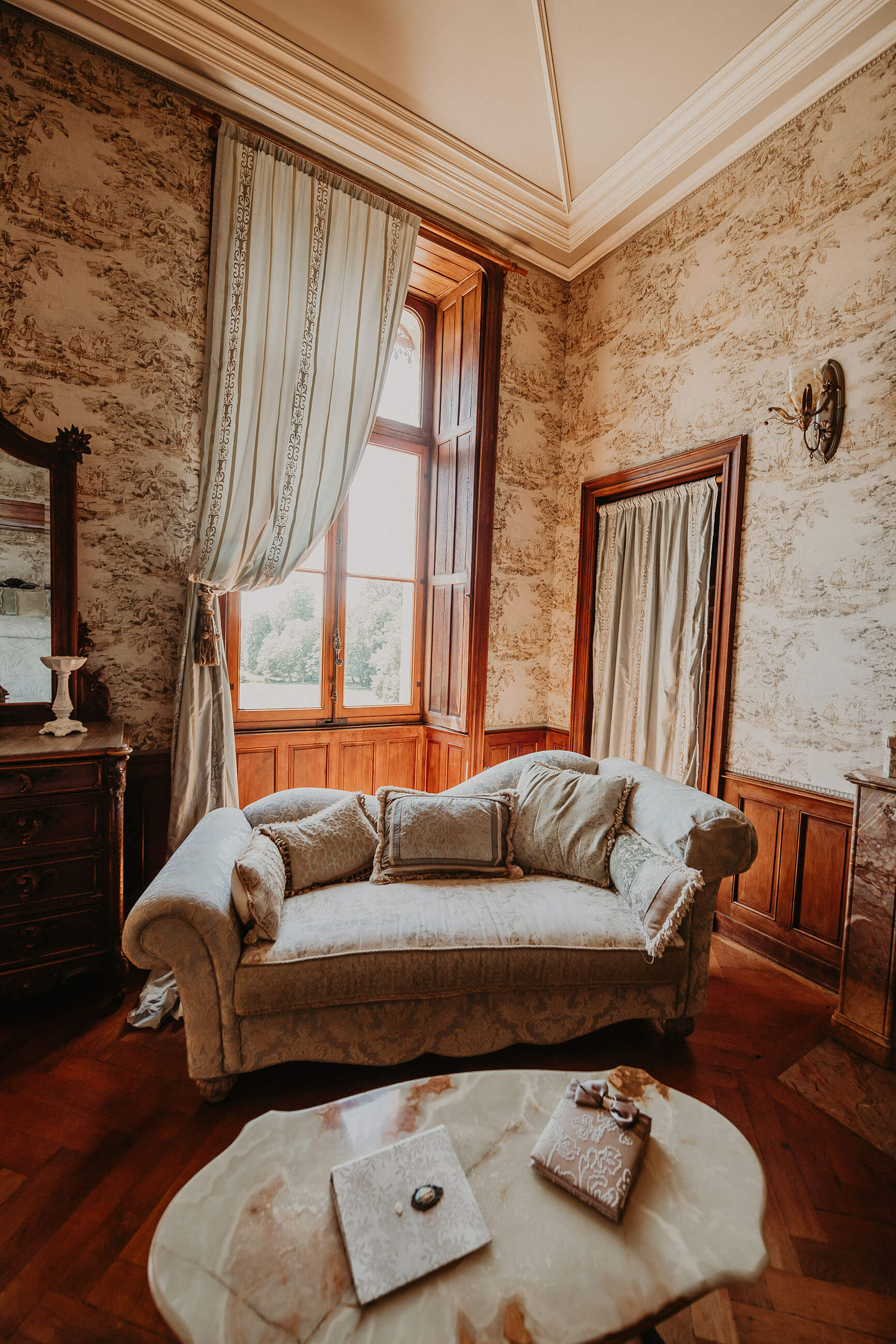 chateau-challain-castle-room