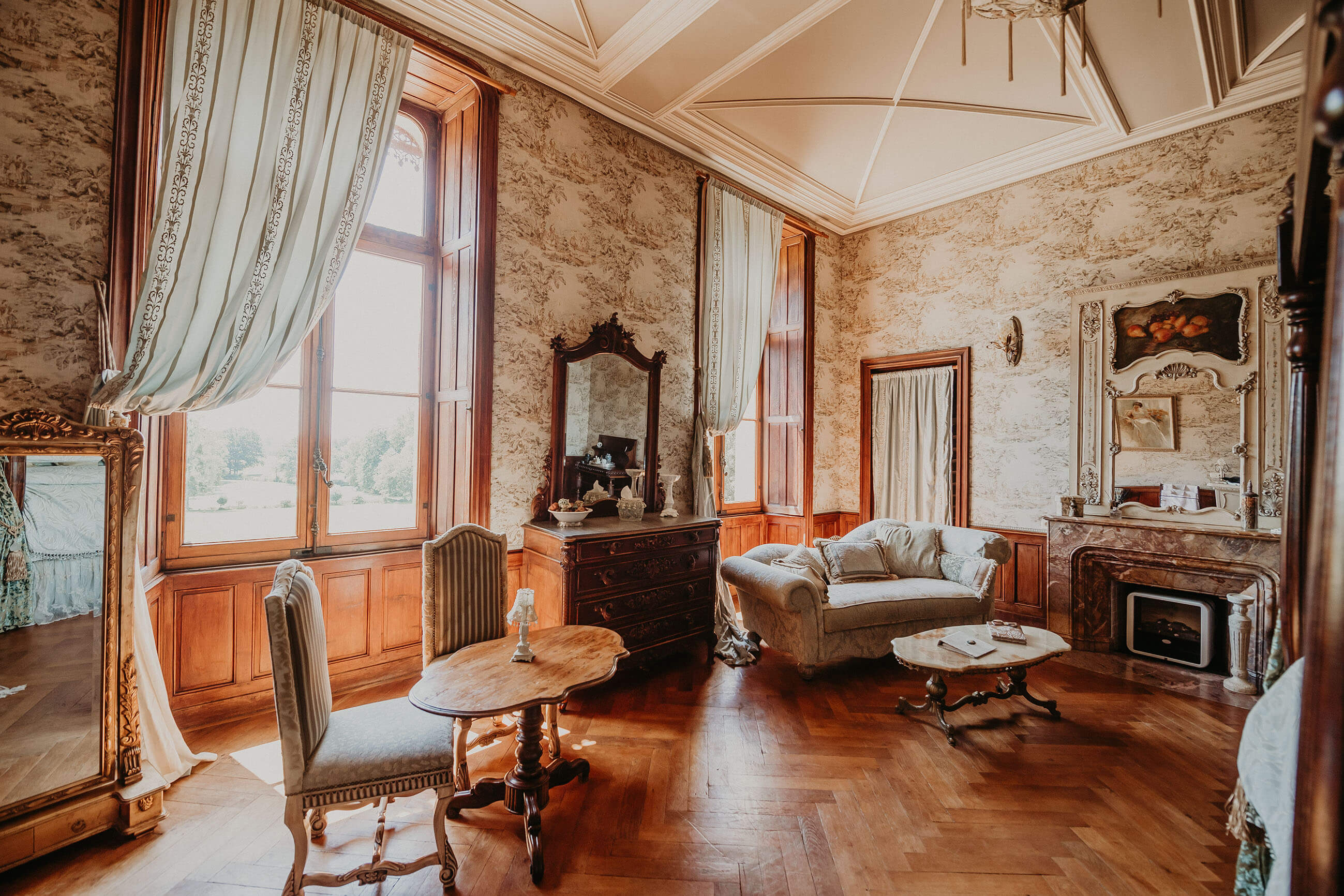 chateau-challain-castle-room