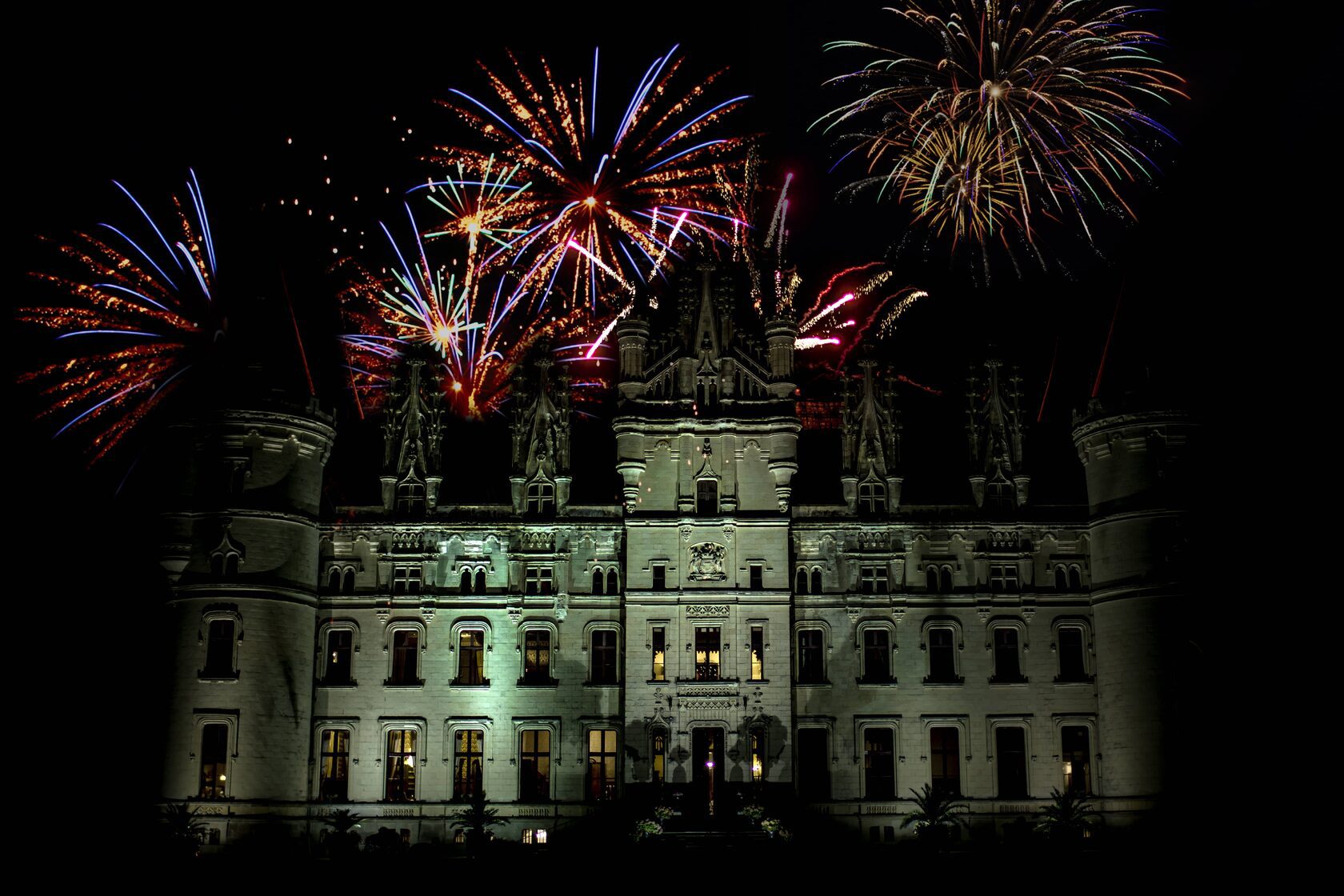 chateau-challain-fireworks-sendoff