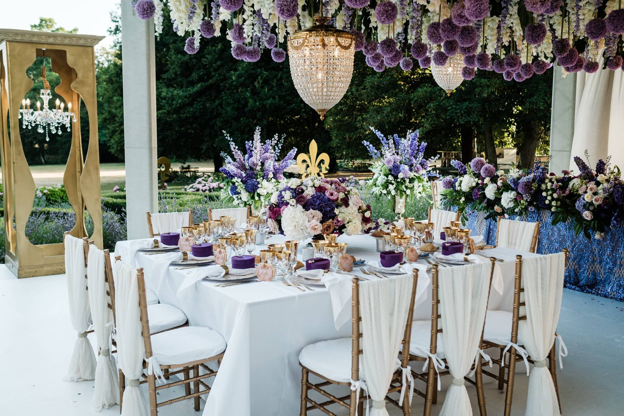 Chateau-Challain-french-decorations-flowers