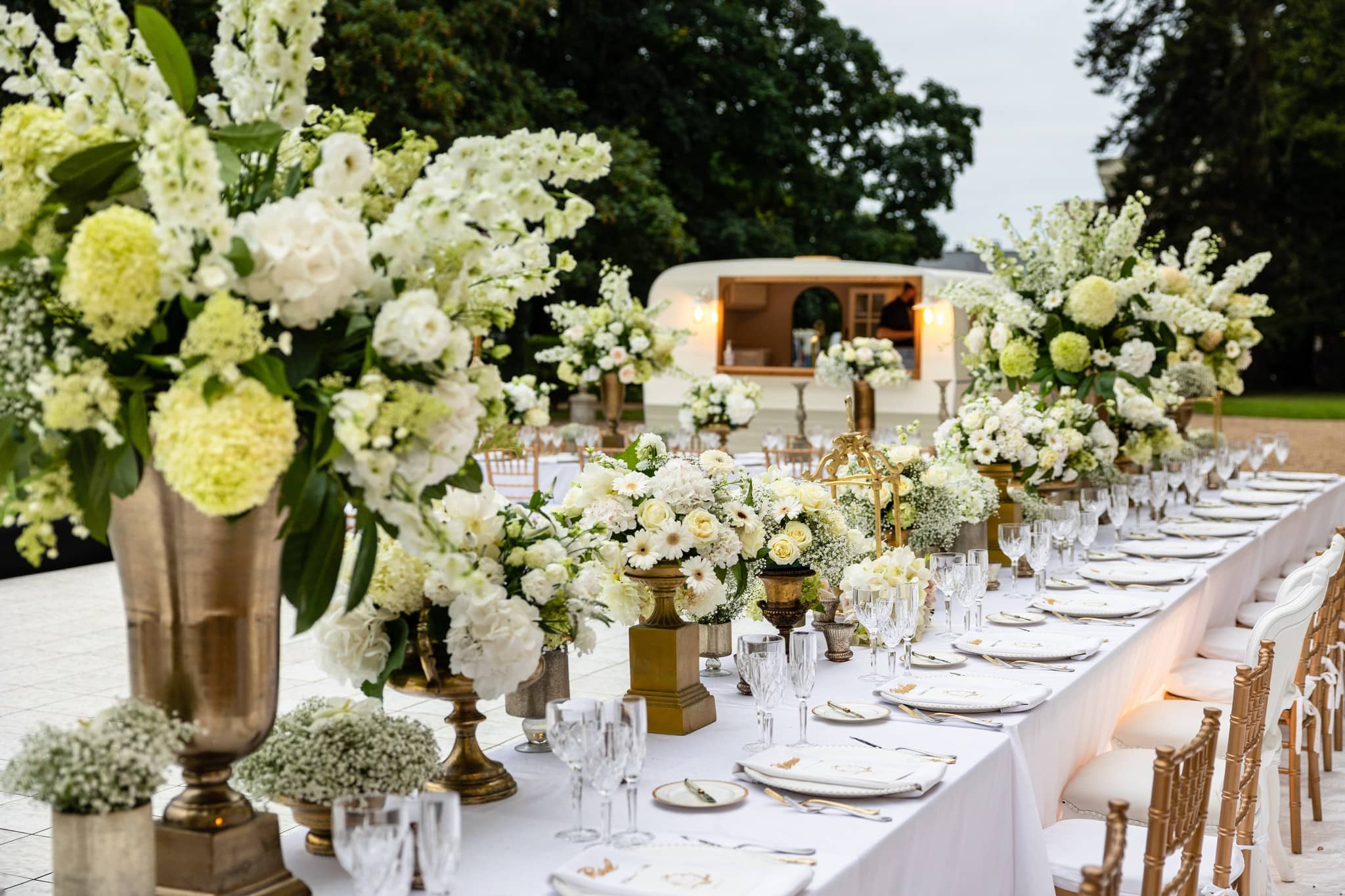 chateau-challain-wedding-reception-table-flowers
