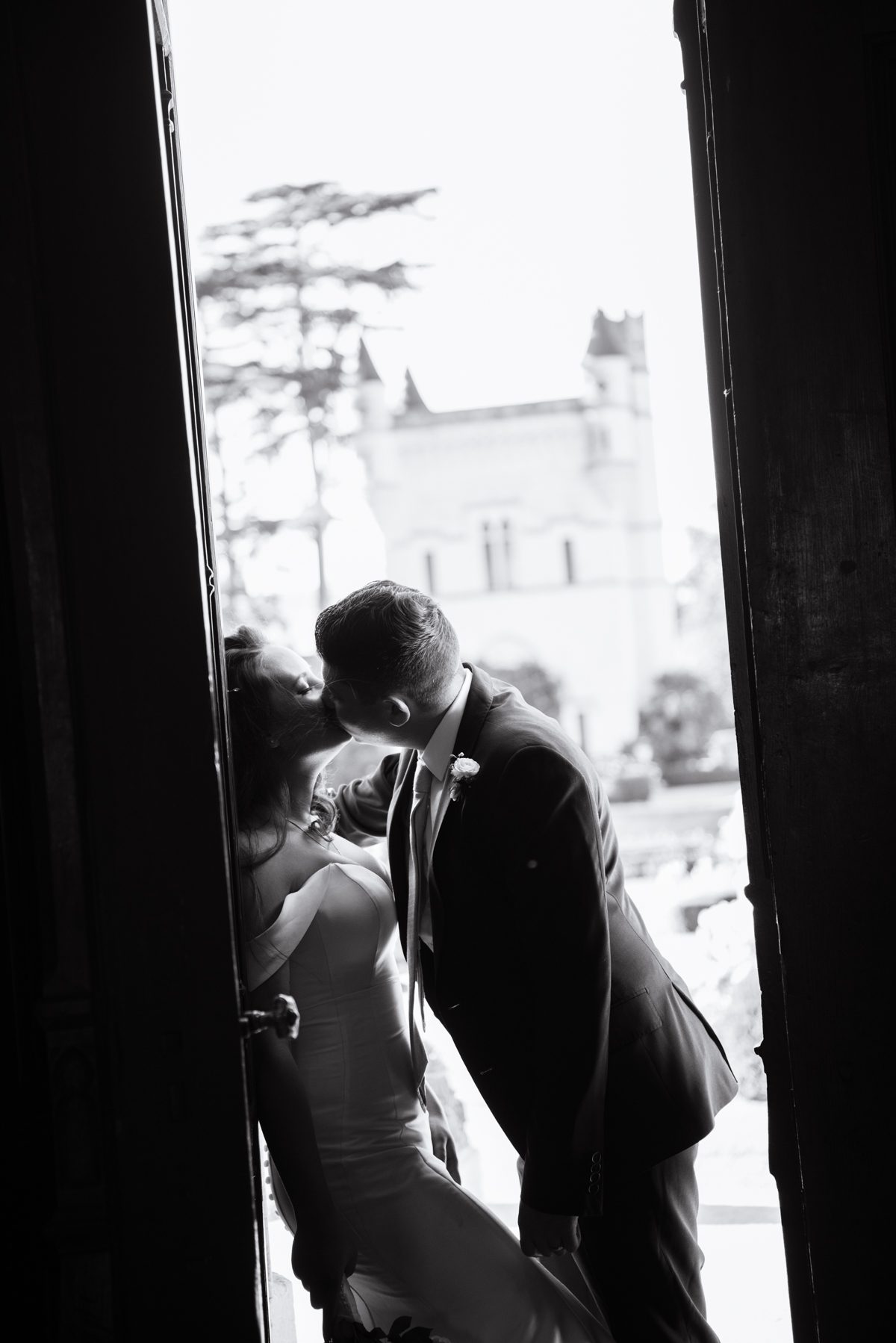 kising couple elope to Chateau Challain