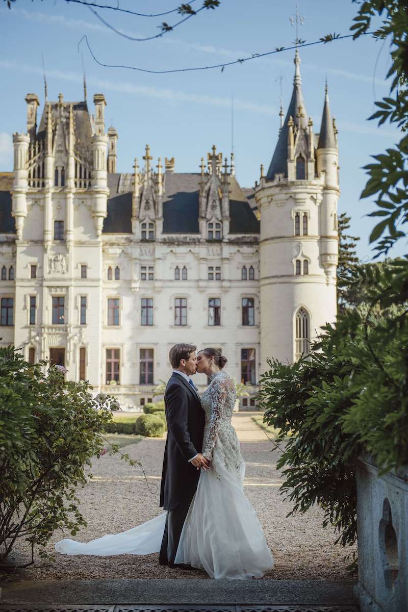 elopement at a Loire Valley chateau